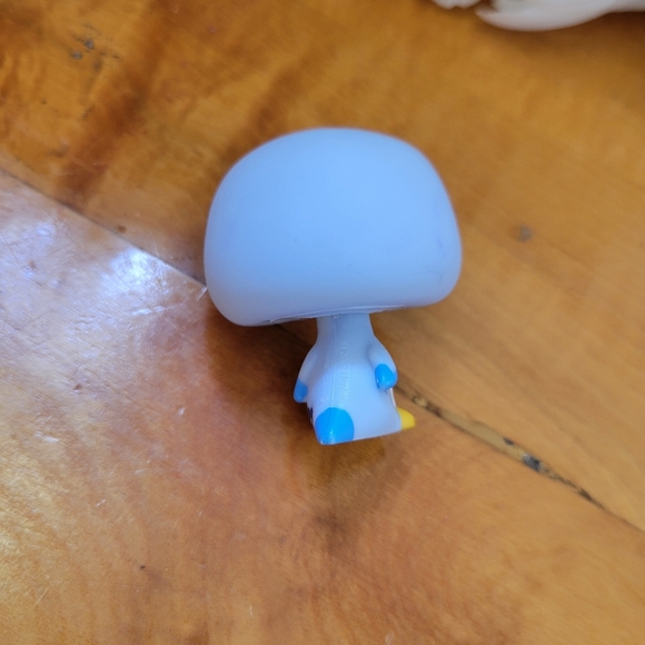 Littlest Pet Shop LPS #1526 Penguin Bird Blue White Green Eyes - Picture 8 of 12